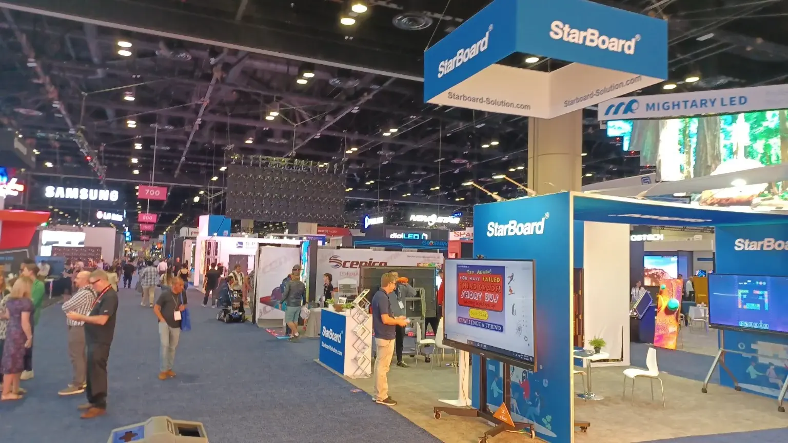 infocomm-tradeshow-floor